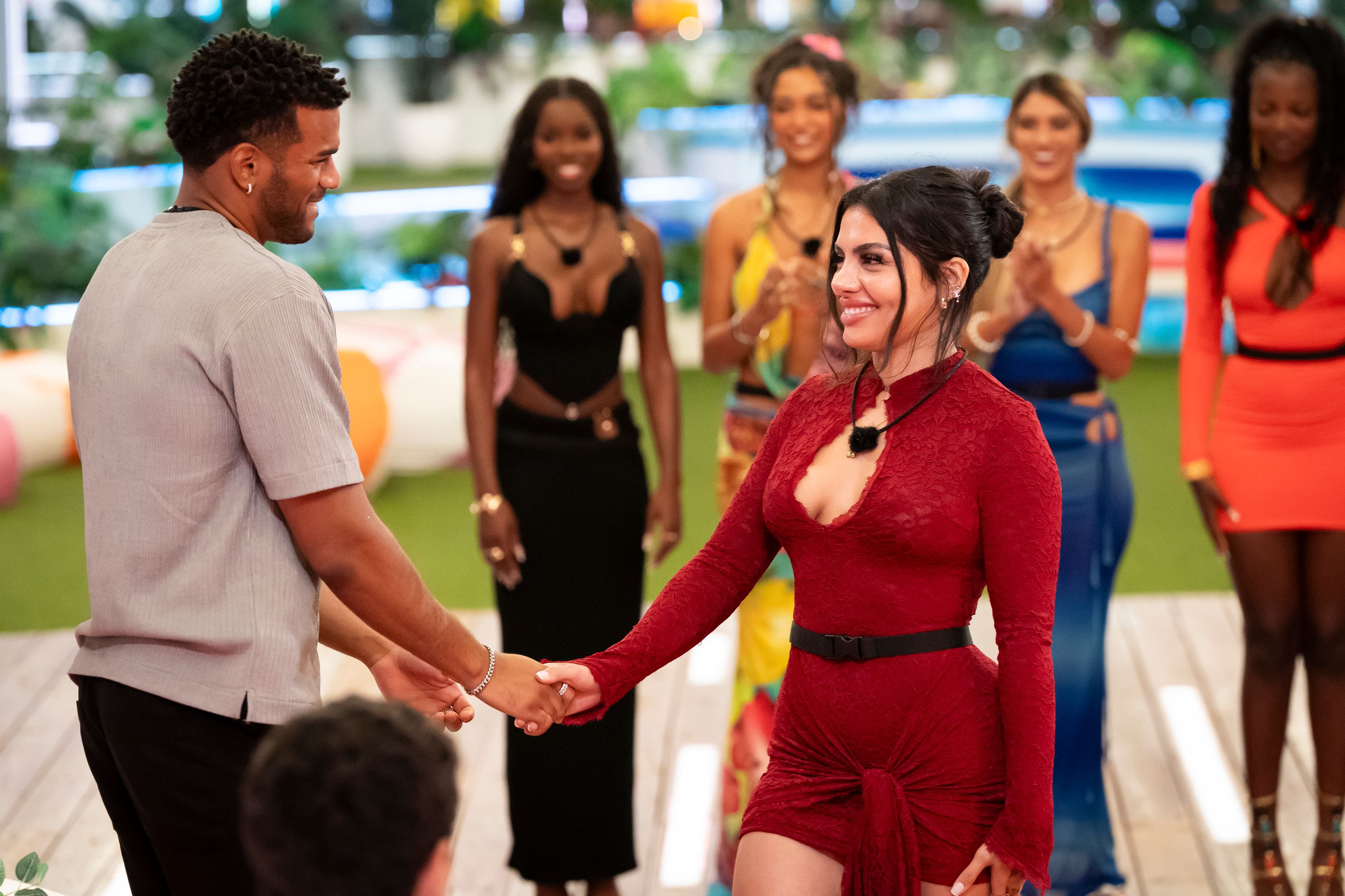 The Obsessive Fans Playing God on ‘Love Island’—and Living for the Crash Outs